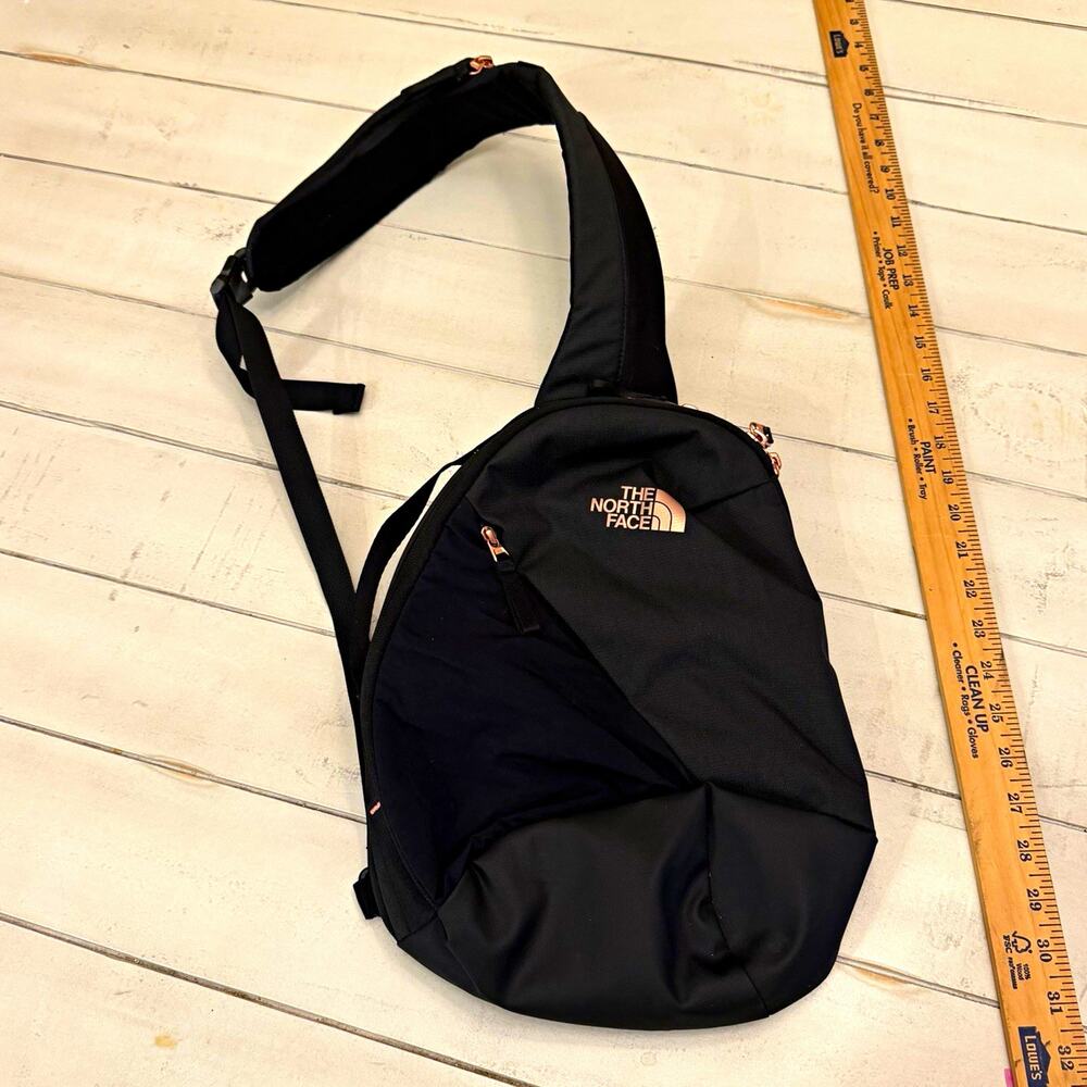 The North Face Black Small Sling Crossbody Bag Zip Pockets Adjustable